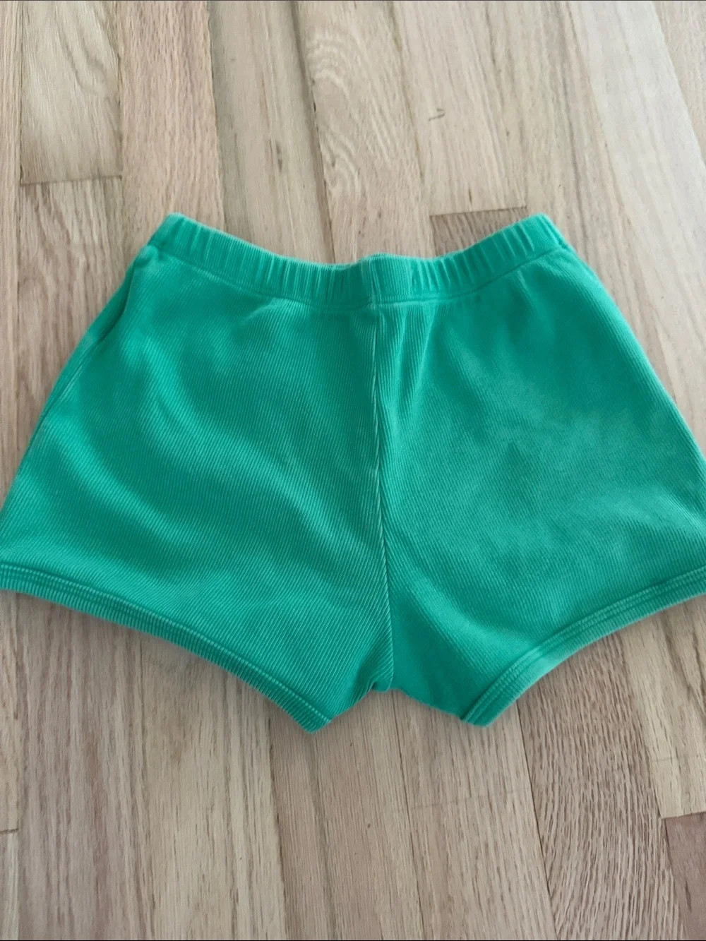 Les Gamins shorts size 4/5 in grass